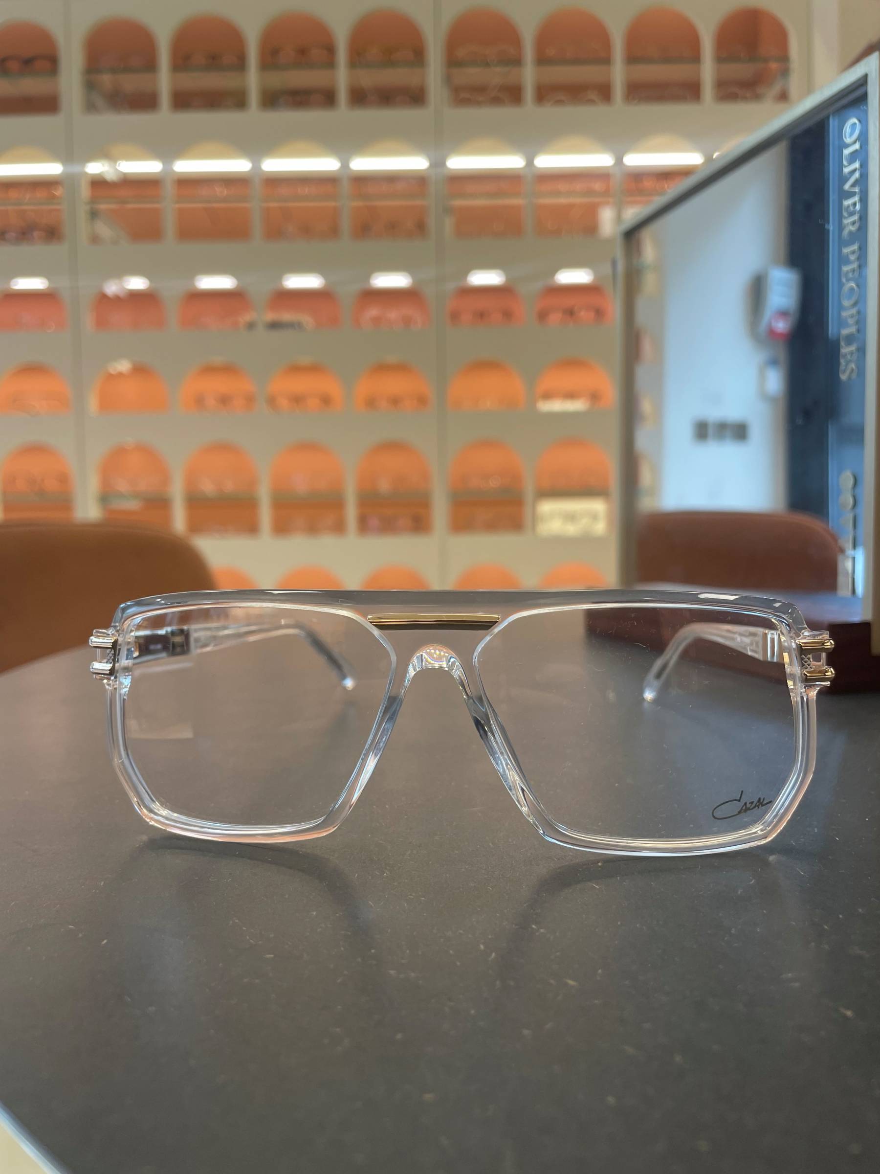Plongez dans le Style Unique de Cazal chez Optique des Vosges à Strasbourg