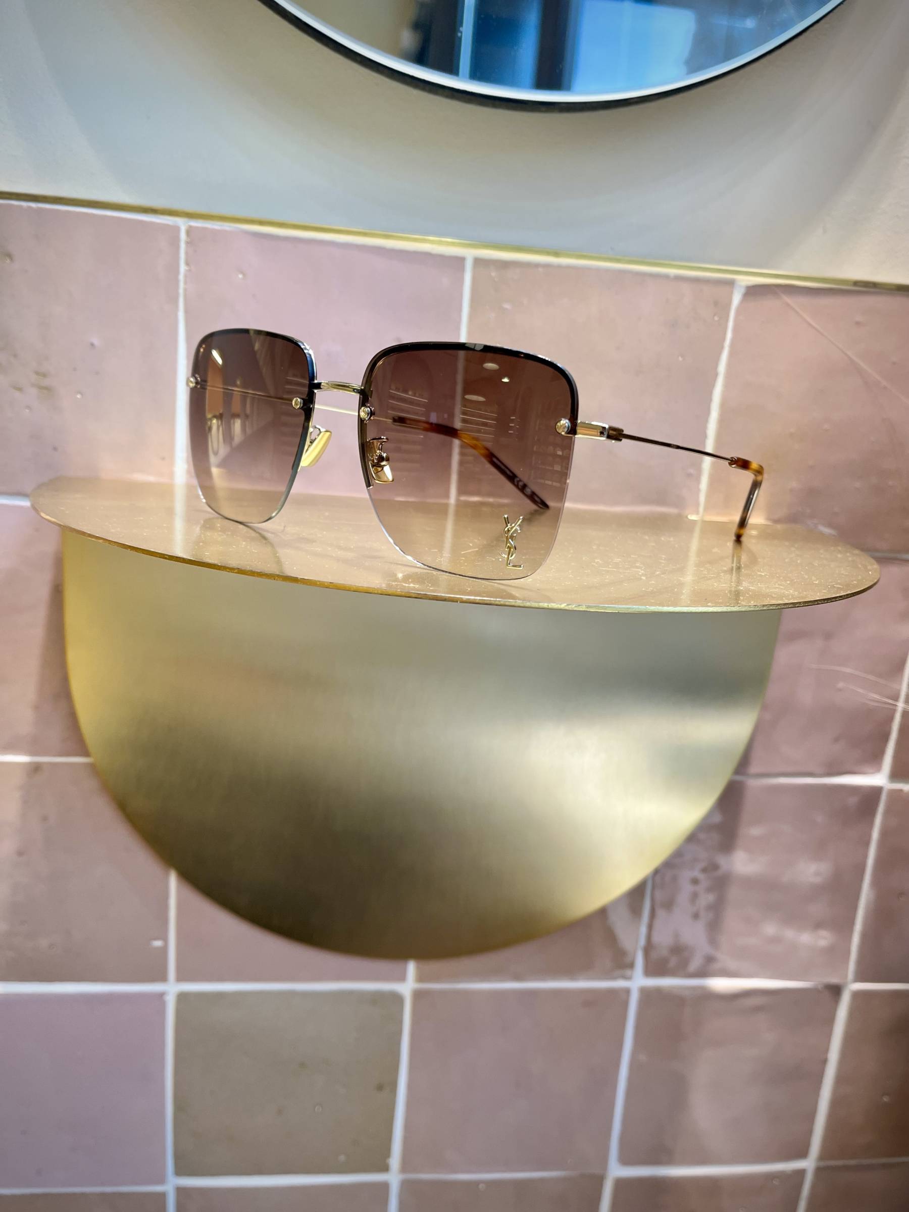 L’incontournable marque Saint Laurent , classe et élégante , est disponible chez Optique des Vosges à Strasbourg !