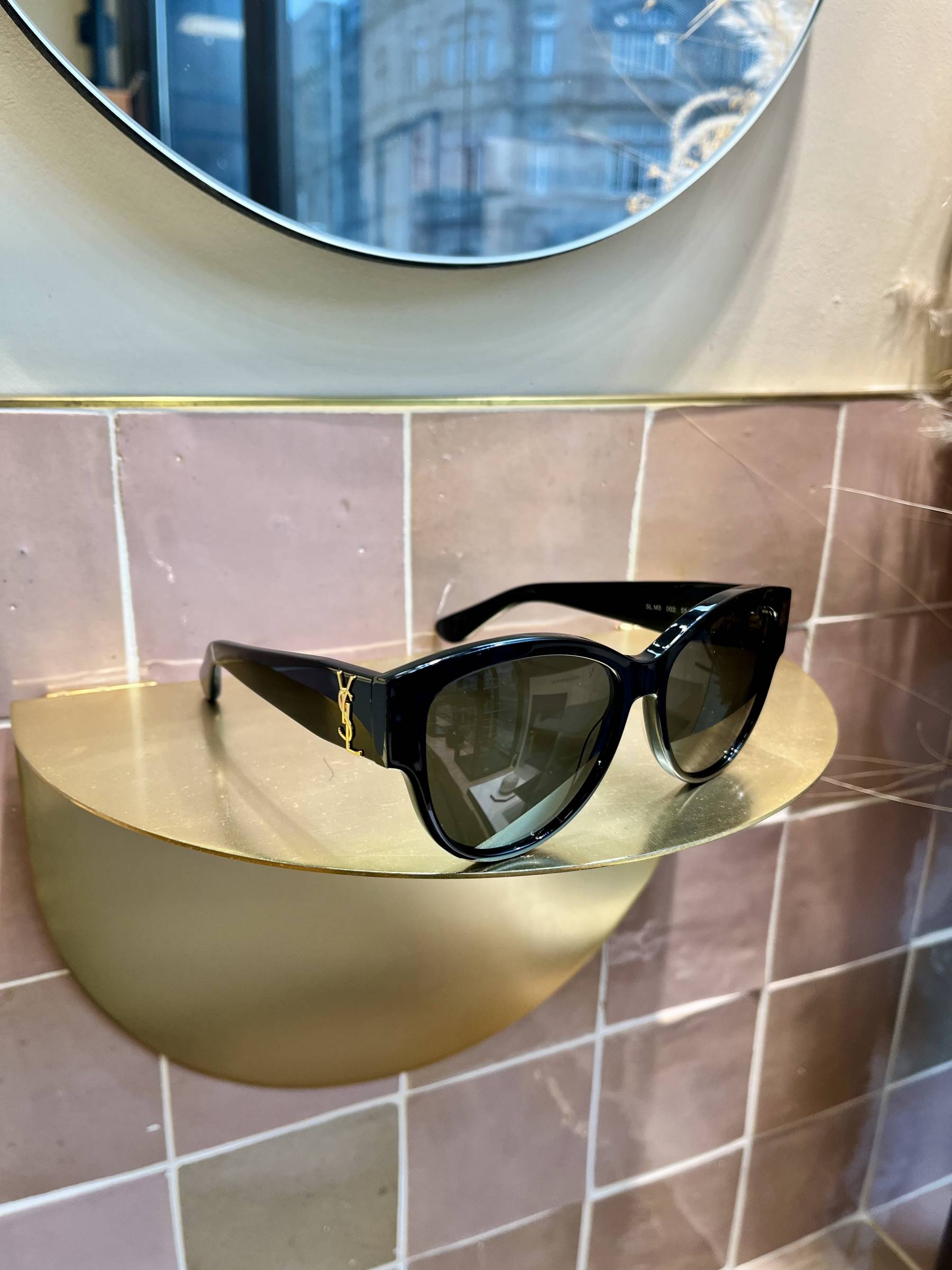 Saint Laurent : L'Art de la Lunette de Luxe à Strasbourg