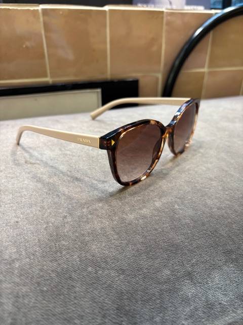 Prada : Élégance et Raffinement à Strasbourg