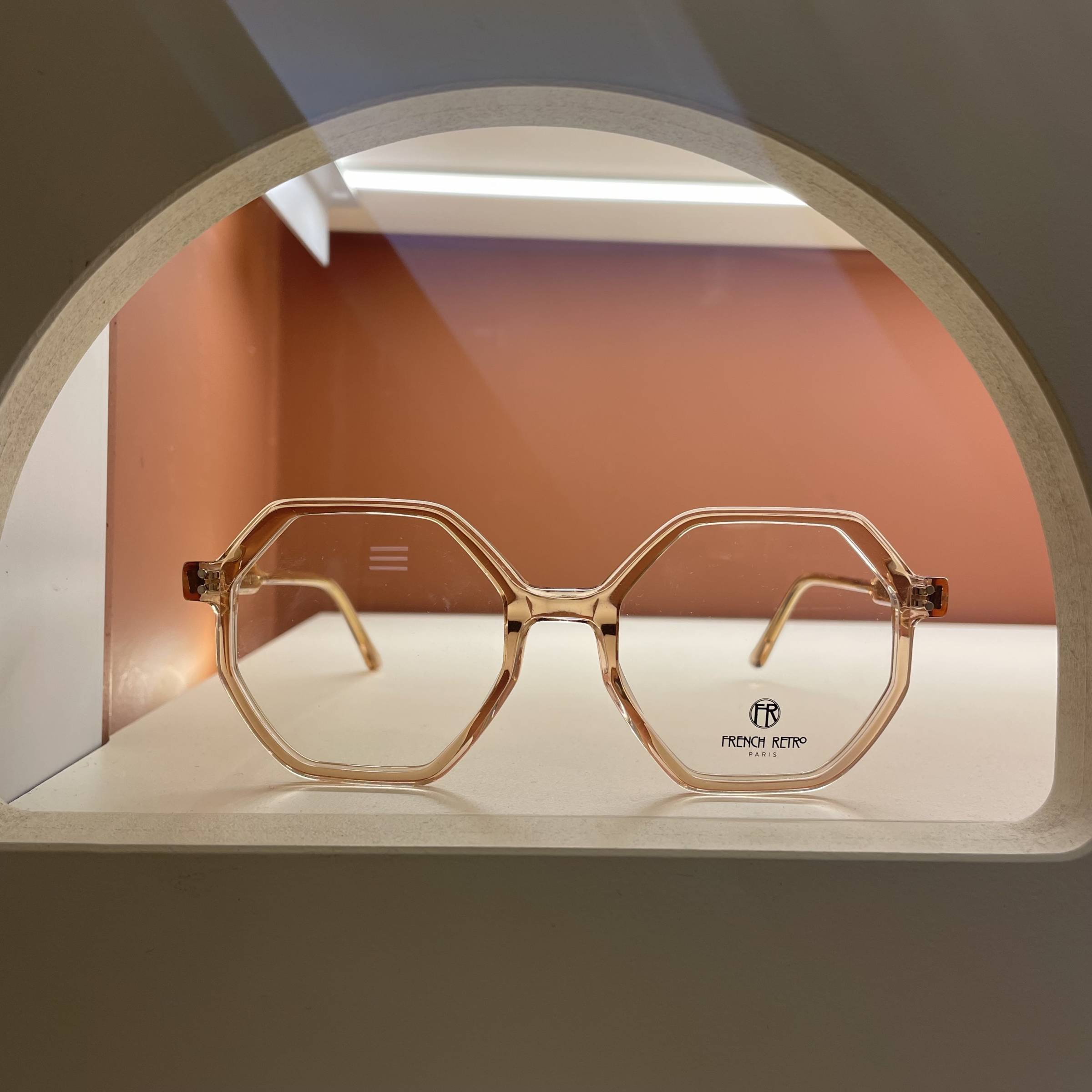 Plongez dans l'Élégance Rétro avec les Nouvelles Montures French Retro chez Optique des Vosges