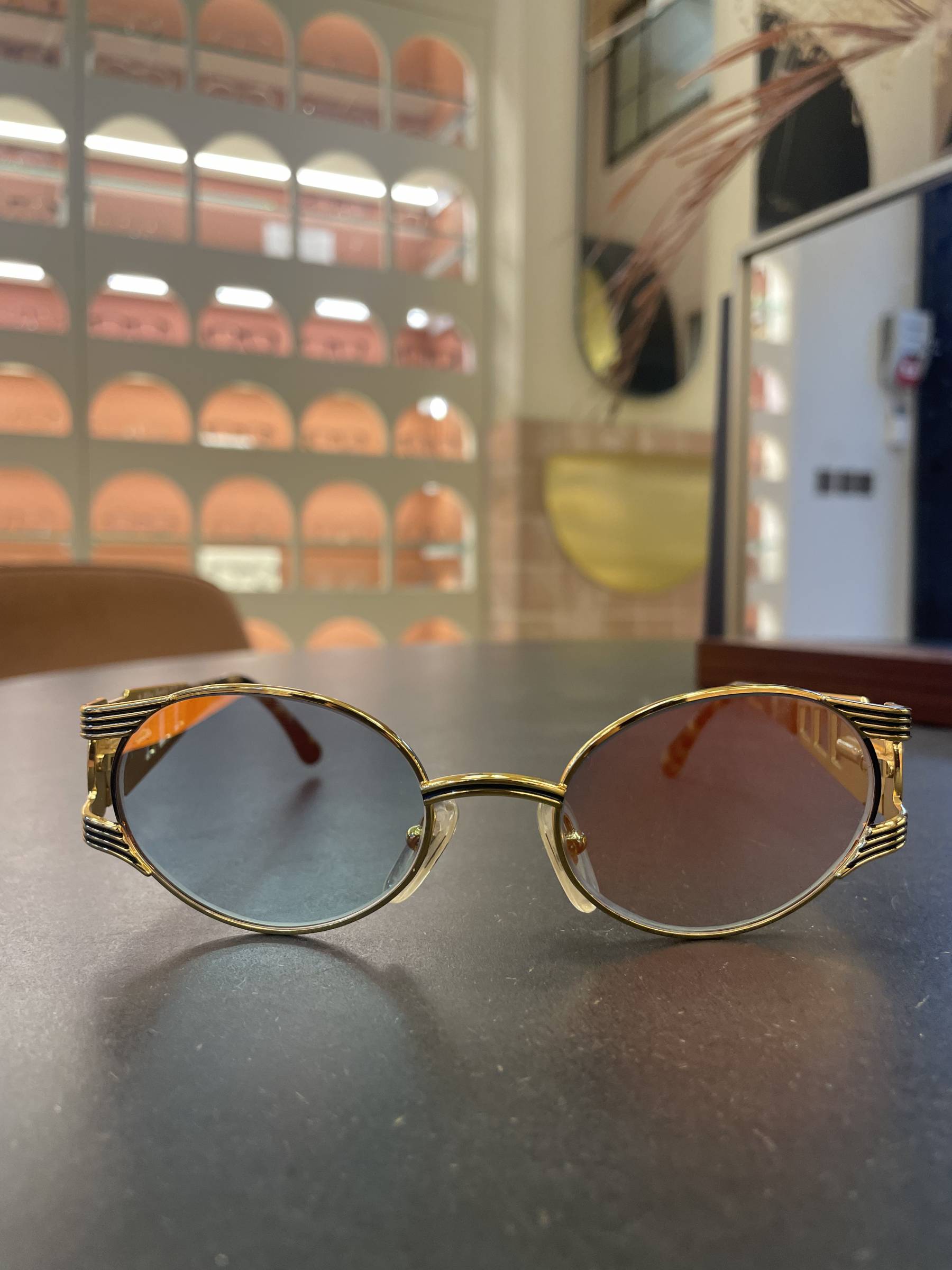 Optique des Vosges : Découvrez les Lunettes de Soleil Hilton à Strasbourg