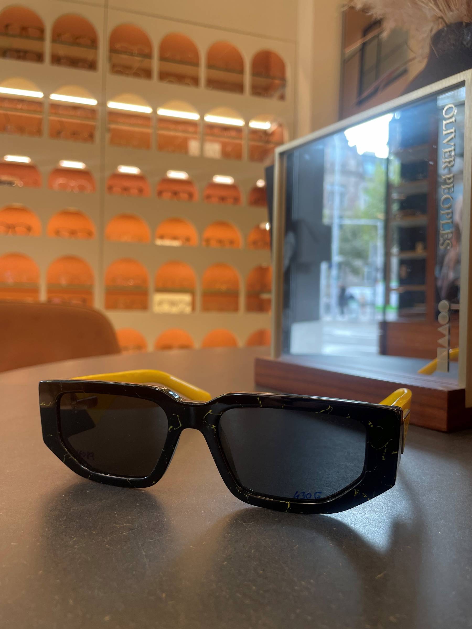 Découvrez les Nouvelles Paires de Lunettes de Soleil Prada chez Optique des Vosges