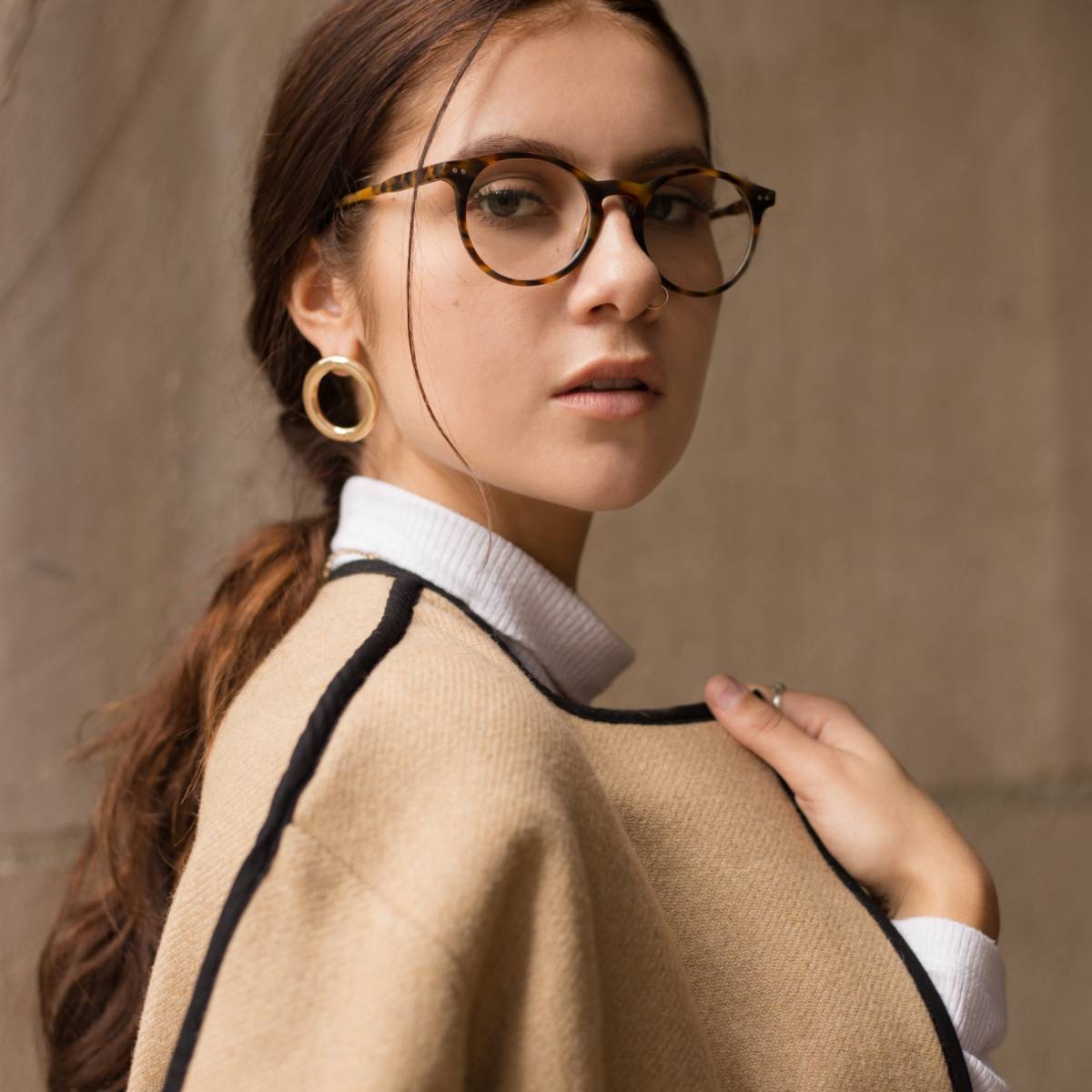 Choisir la monture adaptée à votre visage avec les conseils de votre opticien pour des lunettes à Strasbourg