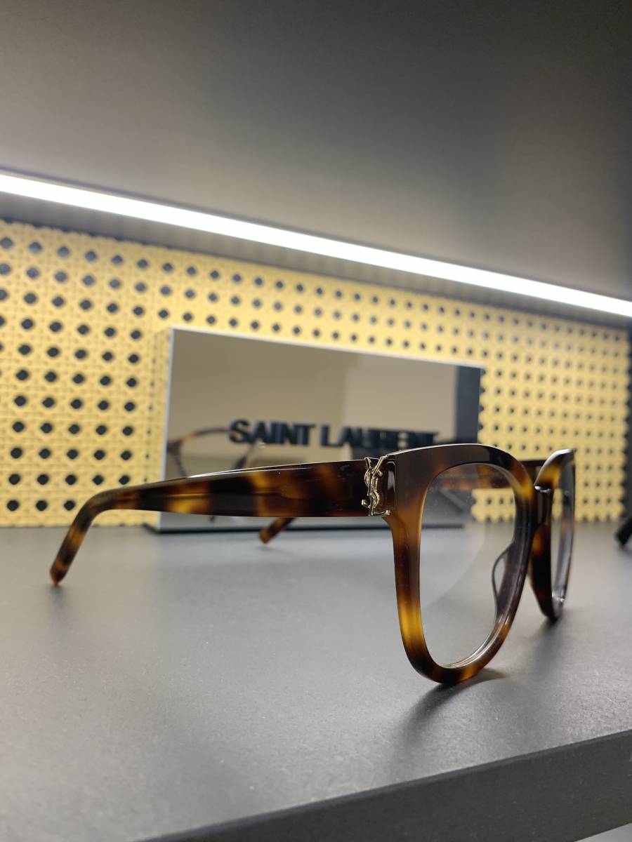 Plongez dans l'Élégance avec les Nouvelles Montures Optiques et Solaires Yves Saint Laurent chez Optique des Vosges à Strasbourg