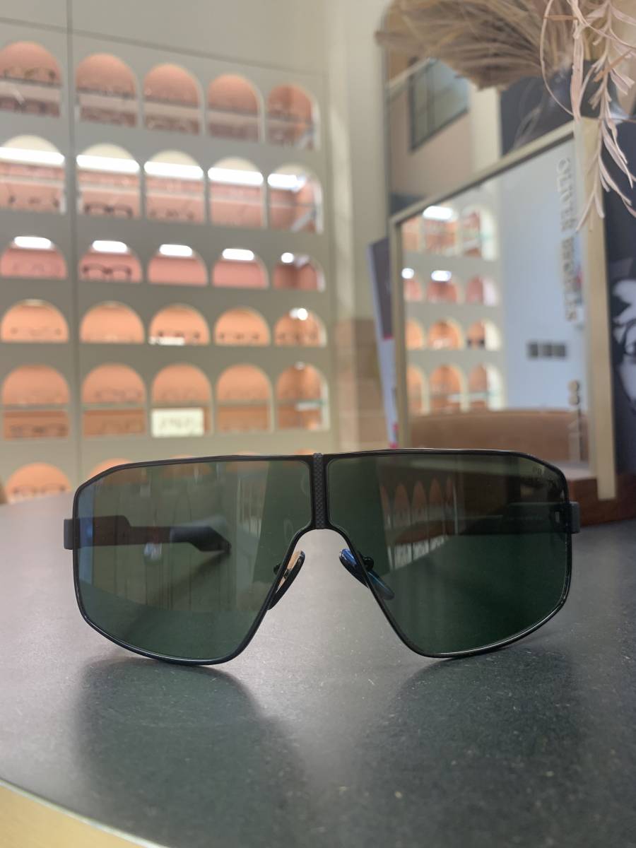 Explorez l'Élégance sur les Pistes avec Prada Linea Rossa : Disponible chez Optique des Vosges à Strasbourg