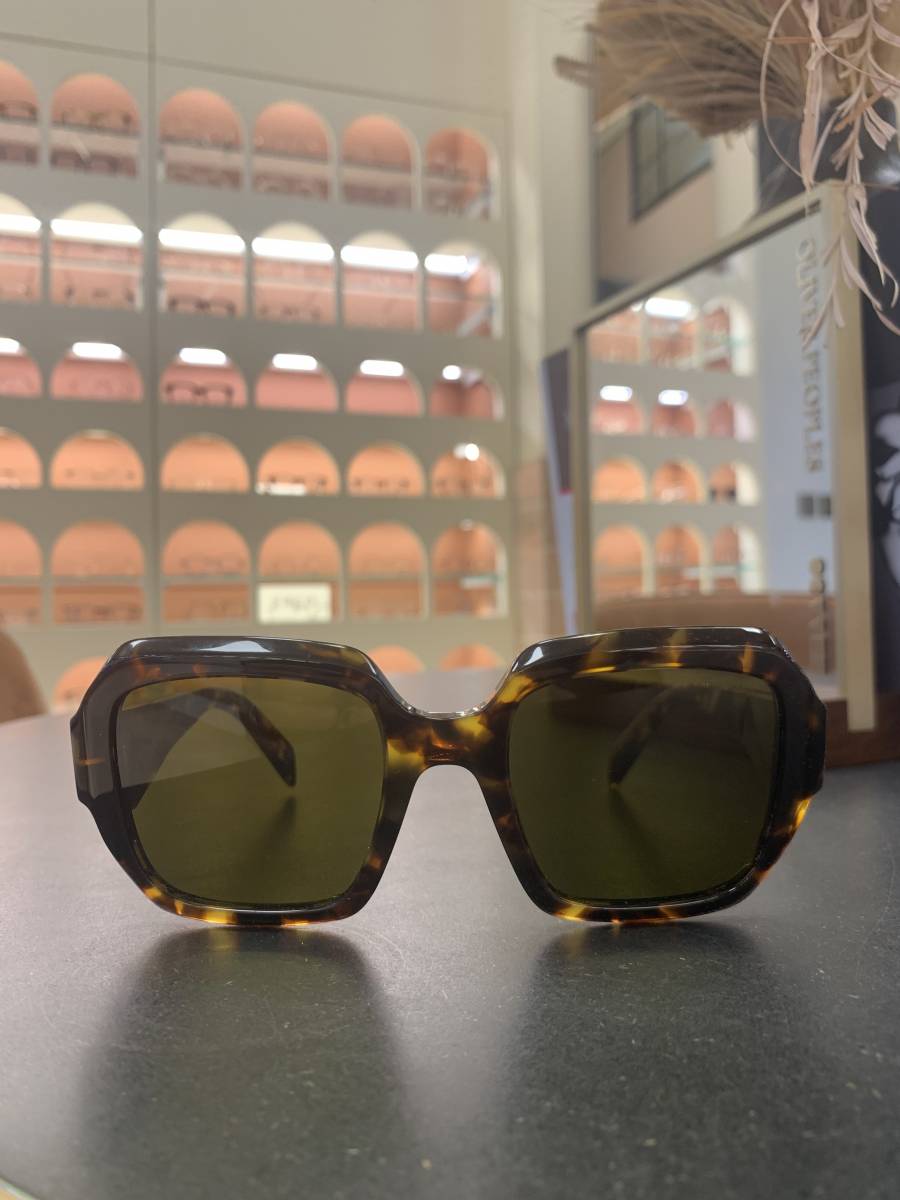 Découvrez les Nouvelles Solaires Prada Symbole chez Votre Opticien à Strasbourg