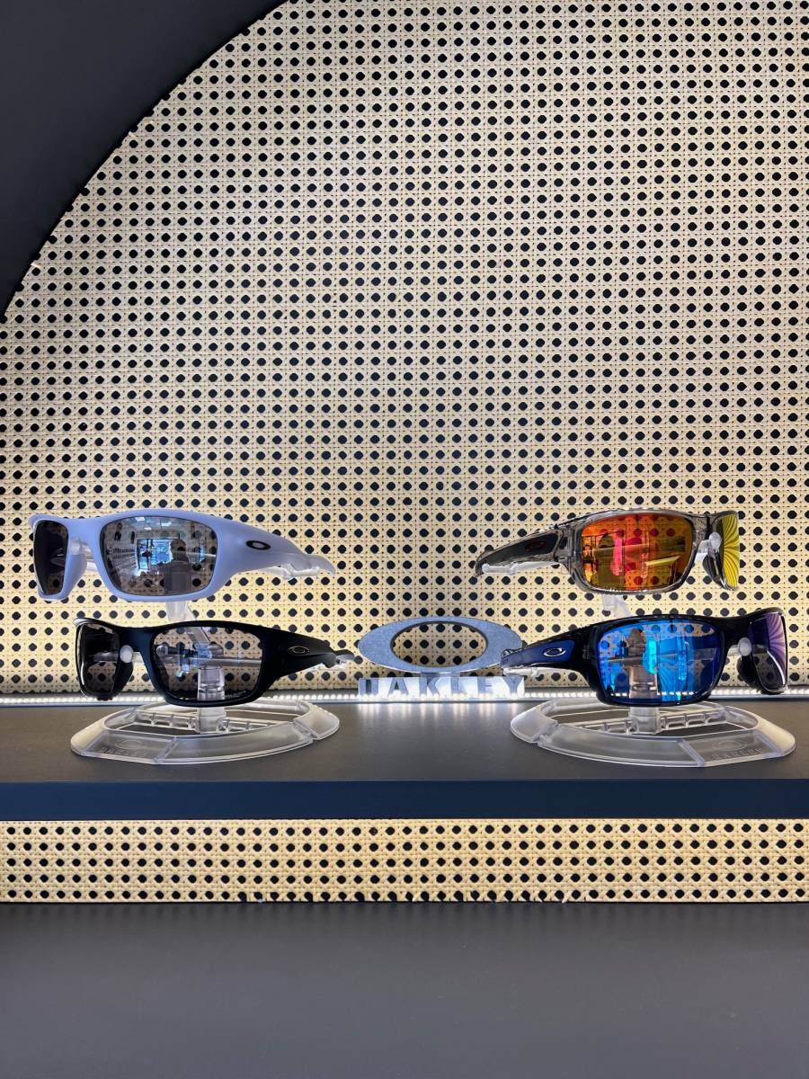 Vente de lunettes Oakley avec verres PRIZM et montures sport haute performance chez Optique des Vosges à Paris