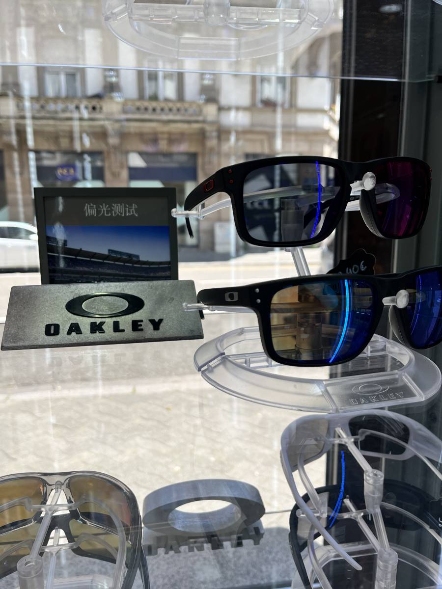 Lunettes Oakley à Épinal : style urbain et technologie PRIZM chez Optique des Vosges