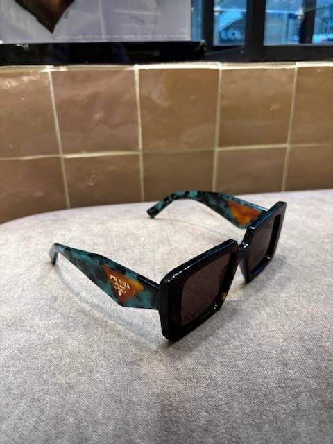 Prada : L’Élégance Intemporelle à Strasbourg