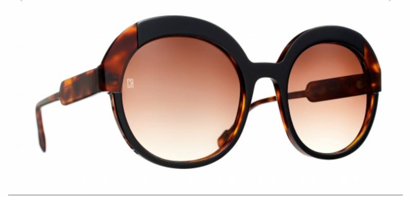 Caroline Abram : L'Élégance Audacieuse chez Optiques Vosges à Strasbourg