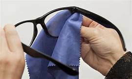 Prendre Soin de Vos Lunettes : Conseils d'Entretien